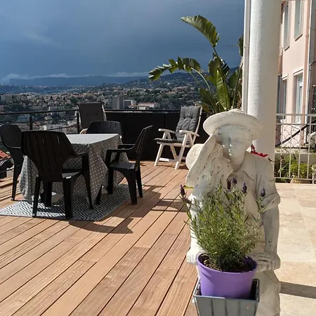 Πανσιόν Perle Νίκαια